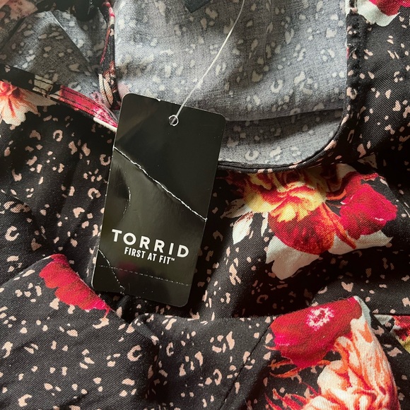 TORRID-NEW NWT-Black Floral Challis Shift Dress - Picture 6 of 7